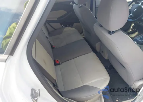 2014 Ford Focus Se z USA, uszkodzony, nr VIN 1FADP3K28EL243600